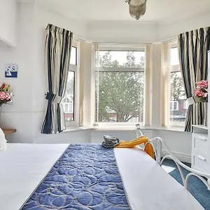 The Kensington Guest house Scarborough